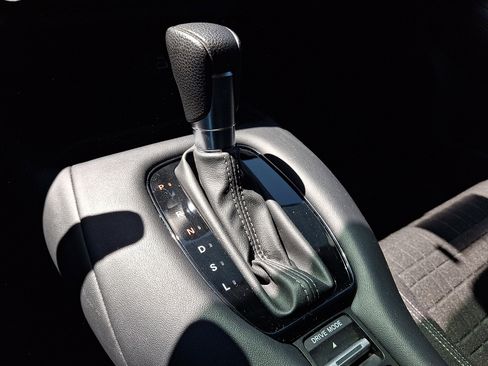 Used 2023 Honda HR-V LX image 15