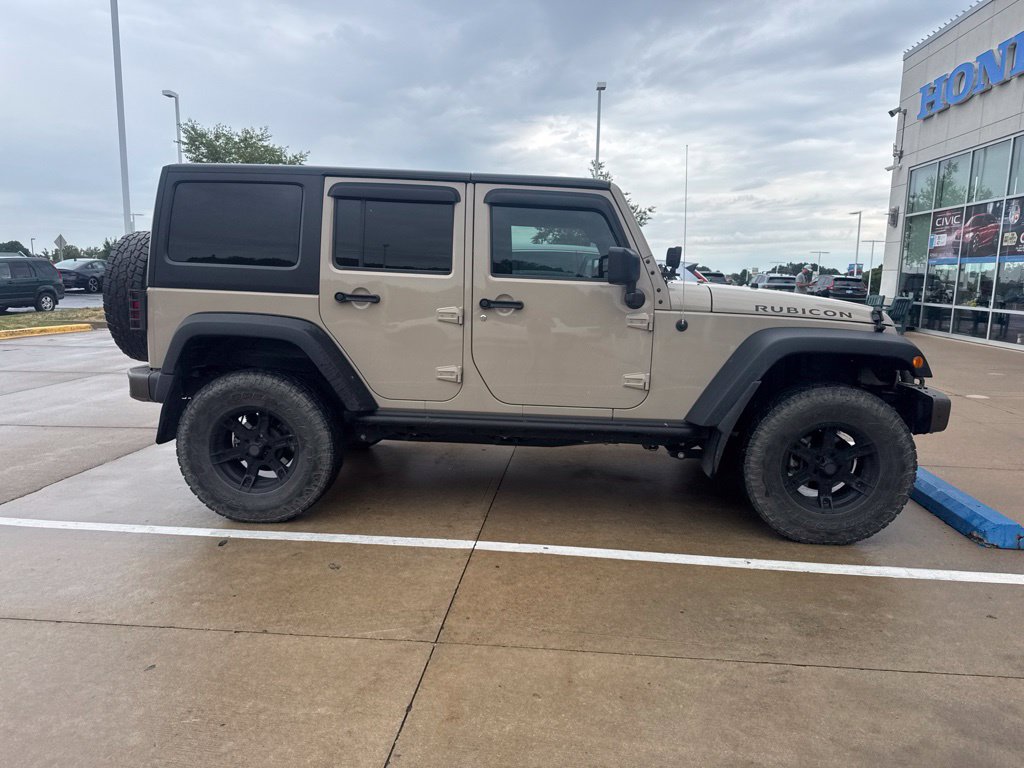 Used 2016 Jeep Wrangler Unlimited Rubicon w/ Connectivity Group AWD/4WD image 5