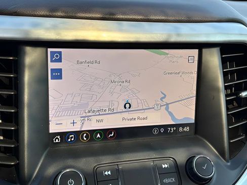 Used 2021 GMC Acadia SLT w/ Technology Package AWD/4WD image 8