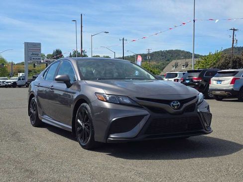 Used 2023 Toyota Camry SE FWD image 7