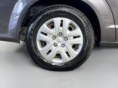 Used 2019 Dodge Grand Caravan SE FWD image 31