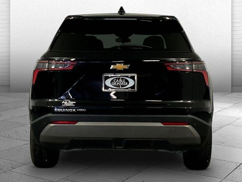 Used 2025 Chevrolet Equinox LT image 3