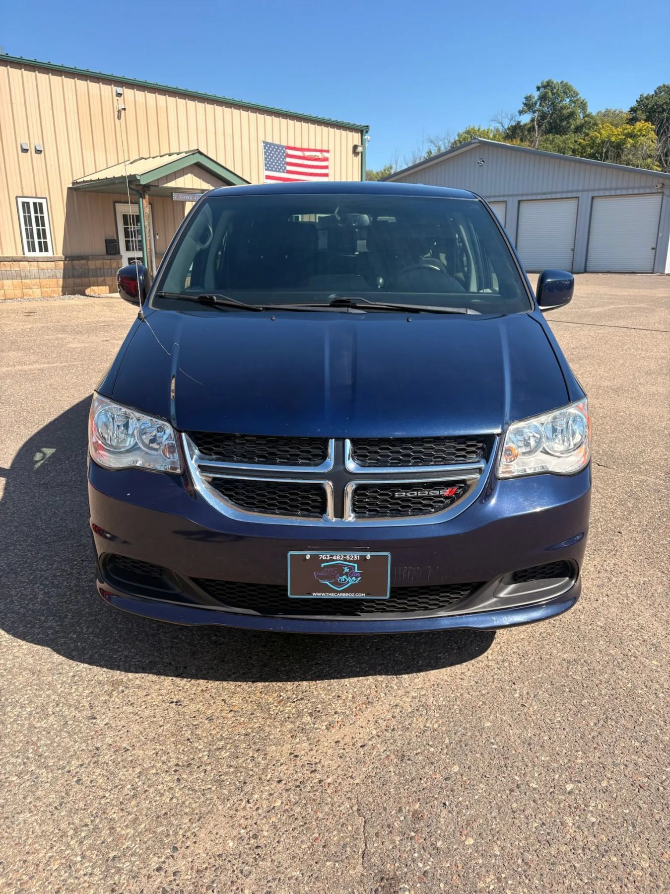 Used 2016 Dodge Grand Caravan SE FWD image 2