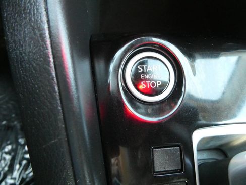 Used 2021 Nissan Versa SV image 14