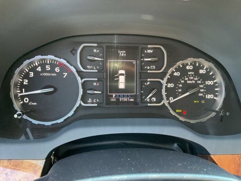 Used 2018 Toyota Tundra Platinum AWD/4WD image 29