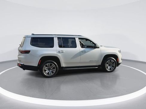 Used 2024 Jeep Wagoneer Series II w/ Flexible Seating Group AWD/4WD image 9
