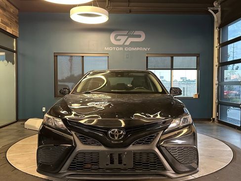 Used 2021 Toyota Camry SE FWD image 8