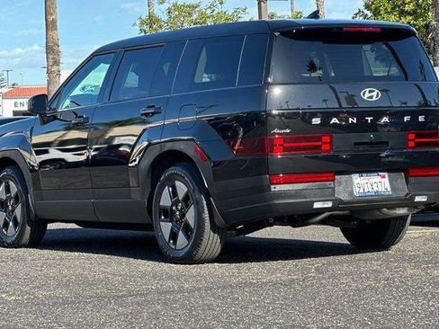 Used 2026 Hyundai Santa Fe SE FWD image 6