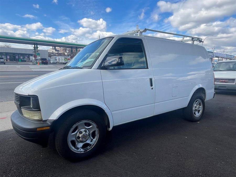 Used 2004 Chevrolet Astro RWD image 1