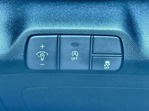Used 2025 Hyundai Elantra SE FWD image 17