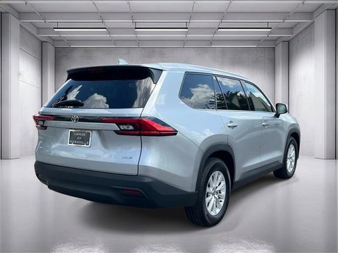 Used 2024 Toyota Grand Highlander AWD image 3