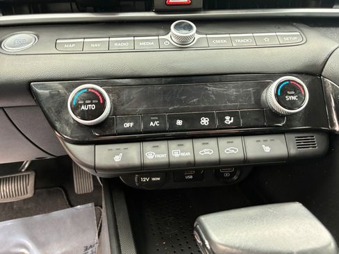Used 2023 Hyundai Elantra SEL w/ Convenience Package FWD image 11