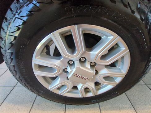 Used 2021 GMC Sierra 2500 SLT w/ SLT Preferred Package AWD/4WD image 25