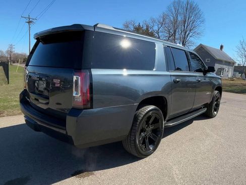 Used 2019 GMC Yukon XL SLT w/ Graphite Performance Edition image 7