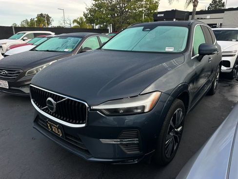 Used 2022 Volvo XC60 B5 Momentum w/ Advanced Package image 2