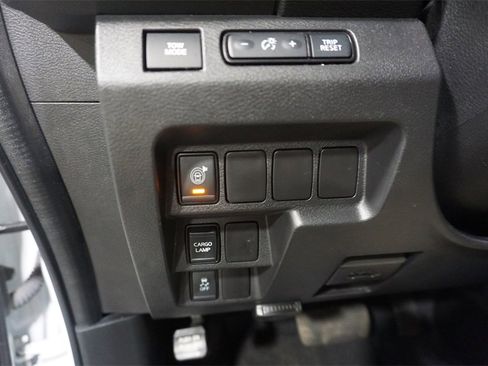 Used 2022 Nissan Frontier SV w/ Technology Package image 4