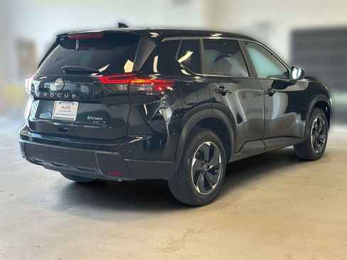 Used 2024 Nissan Rogue SV AWD/4WD image 4