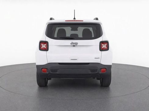 Used 2020 Jeep Renegade Latitude FWD image 3