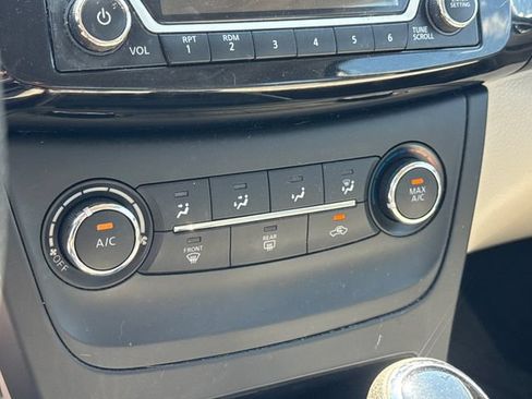 Used 2016 Nissan Sentra SV w/ Style Package FWD image 22