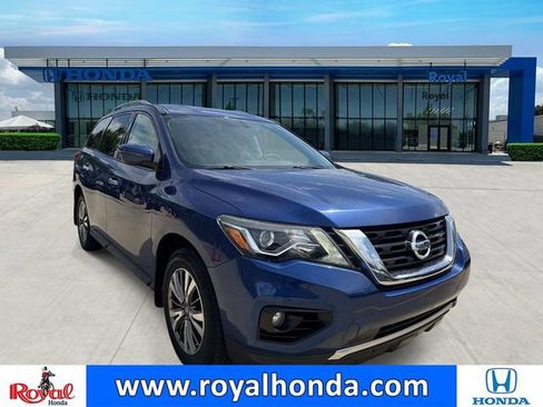 Used 2018 Nissan Pathfinder SV FWD image 1