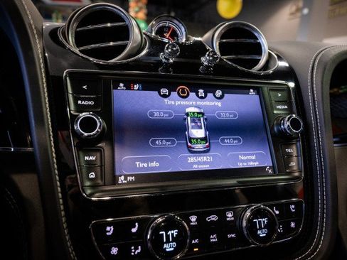 Used 2018 Bentley Bentayga image 50