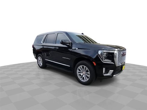Used 2024 GMC Yukon Denali w/ Advanced Technology Package AWD/4WD image 2