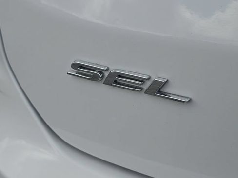 Used 2024 Ford Edge SEL AWD/4WD image 12