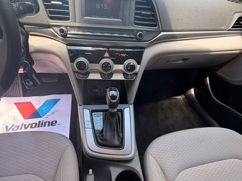 Used 2019 Hyundai Elantra SE FWD image 11