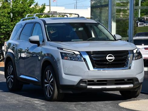 Used 2025 Nissan Pathfinder Platinum AWD/4WD image 6