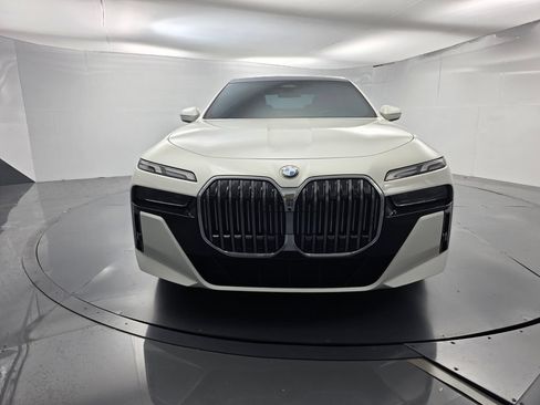 Used 2023 BMW 740i w/ Parking Assistance Package RWD image 2