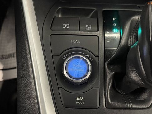 Used 2019 Toyota RAV4 XSE AWD/4WD image 34