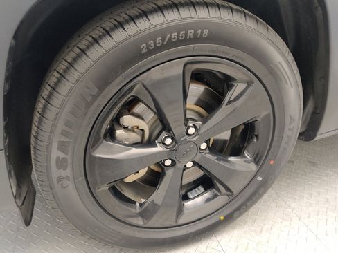Used 2020 Jeep Cherokee Latitude Plus FWD image 31