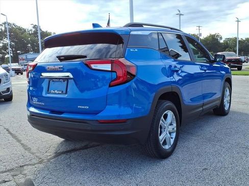 Used 2024 GMC Terrain SLE w/ Driver Convenience Package image 12