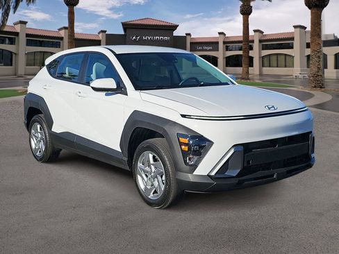 Certified 2025 Hyundai Kona SE image 2