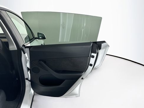 Used 2021 Tesla Model Y Long Range image 30