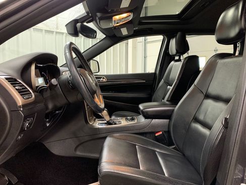 Used 2017 Jeep Grand Cherokee Limited image 16