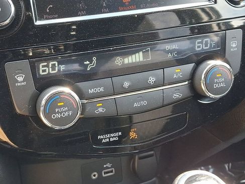 Used 2018 Nissan Rogue SV AWD/4WD image 15