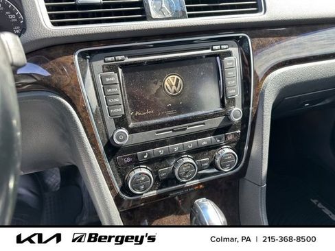 Used 2015 Volkswagen Passat 1.8T SEL Premium image 11