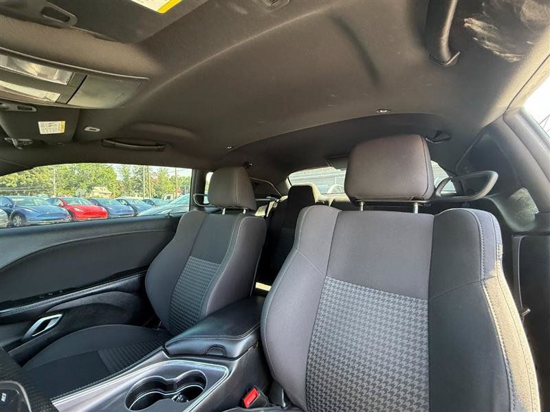 Used 2017 Dodge Challenger R/T RWD image 9
