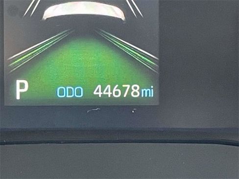 Used 2022 Toyota Sienna XLE image 25