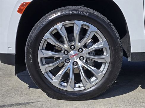 Used 2024 GMC Yukon XL Denali w/ Advanced Technology Package image 10