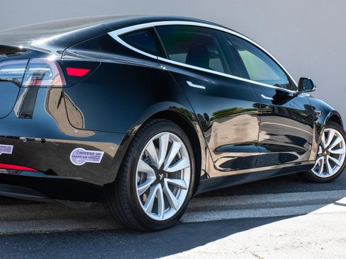 Used 2018 Tesla Model 3 Long Range image 23