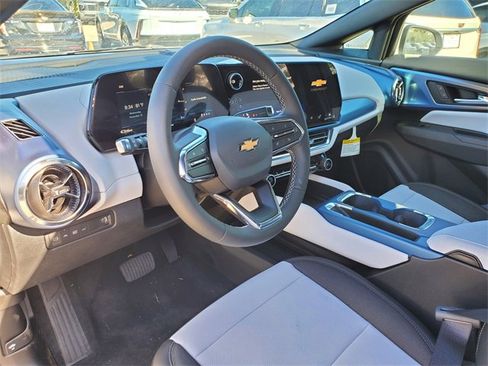 New 2026 Chevrolet Equinox EV LT image 9