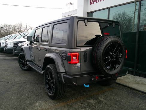 Used 2023 Jeep Wrangler Unlimited Sahara w/ Cold Weather Group AWD/4WD image 5