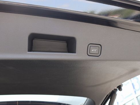 New 2025 Chevrolet Traverse LT w/ Driver Confidence Package image 31