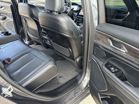 Used 2022 Jeep Grand Cherokee Overland image 34