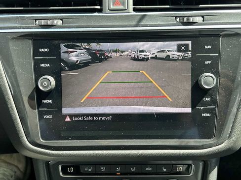 Used 2021 Volkswagen Tiguan SEL FWD image 22