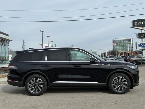 New 2026 Lincoln Aviator AWD image 2