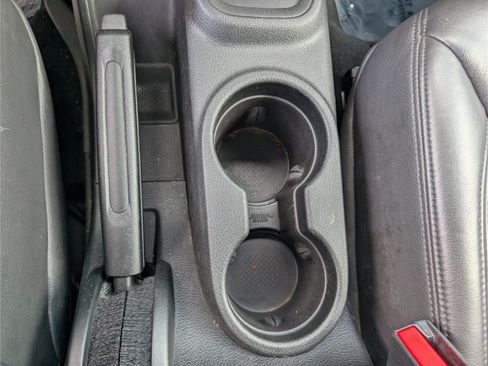 Used 2018 Jeep Wrangler Rubicon w/ Dual Top Group AWD/4WD image 18