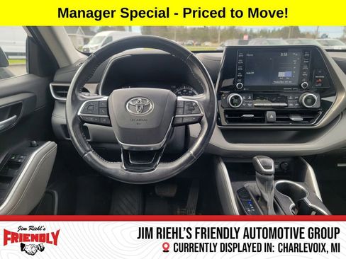 Used 2020 Toyota Highlander XLE AWD/4WD image 13